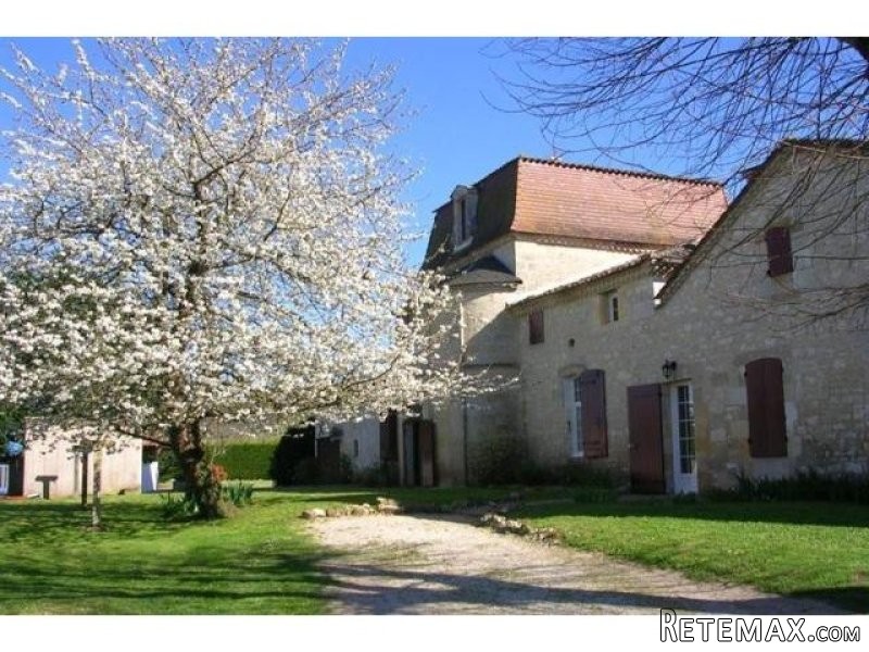 11 bedroom House For Sale: 24100.. - 2
