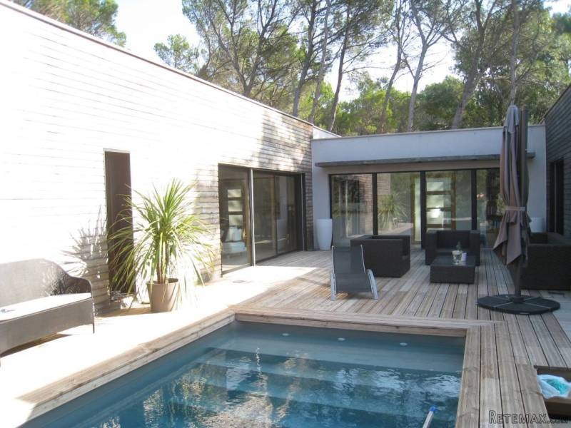 Contemporary Villa With Swimming Pool