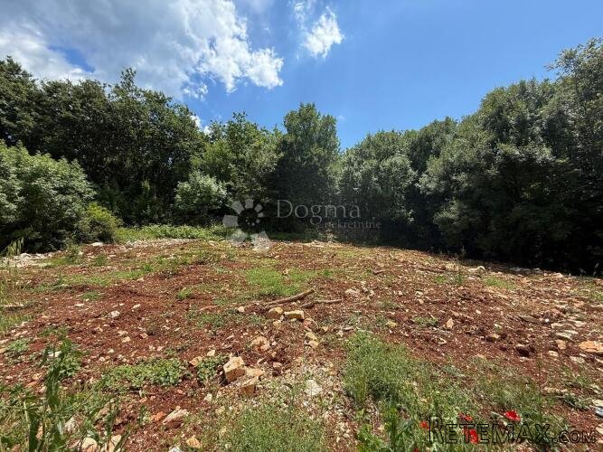 Pavićini - Građevinsko zemljište 687m2 - 2