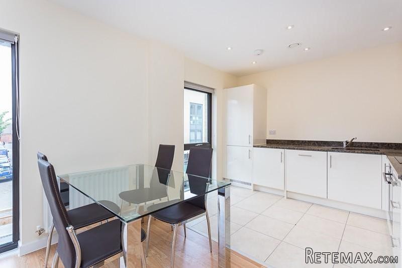 1 bedroom property to rent - 2