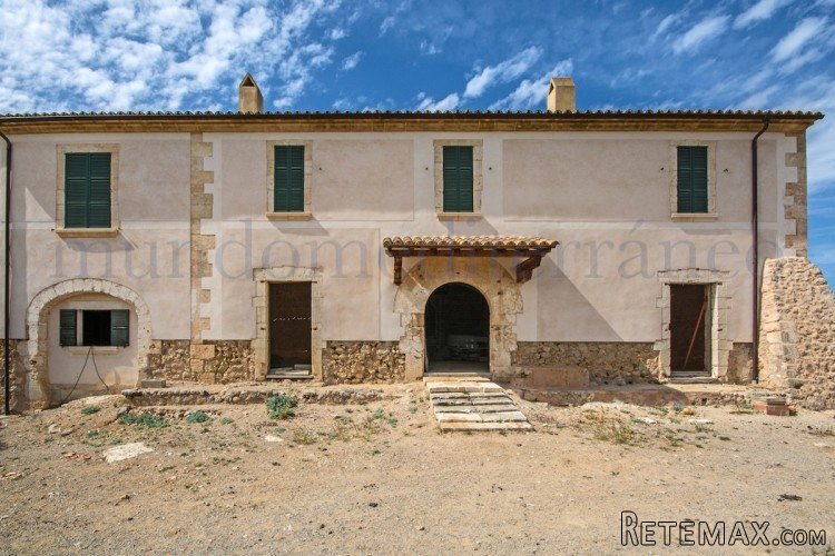 Fabulous large historic Possession dating back to the year.. - 3