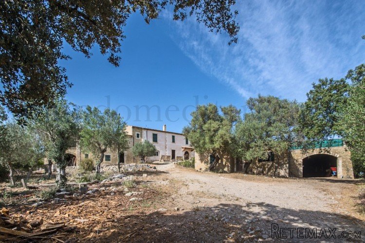Fabulous large historic Possession dating back to the year.. - 4
