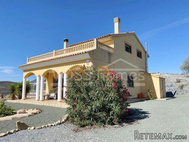 NEW & EXCLUSIVE TO VOSS HOMES - A large, WOW, light &.. - 4