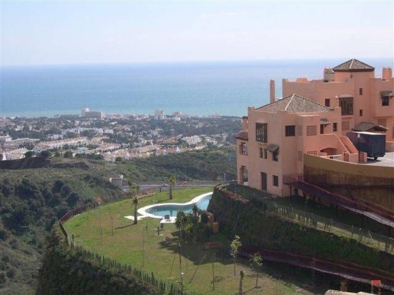 2 Bedroom Middle Floor Apartment