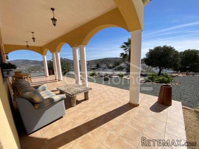 NEW & EXCLUSIVE TO VOSS HOMES - A large, WOW, light &.. - 9