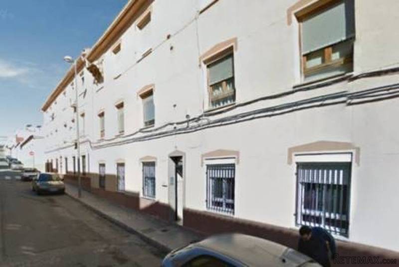 3 bedroom, 1 bathroom Apartment, (build..
