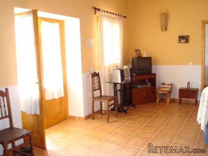 Lovely country property, 150m2 constructed area on a fenced.. - 2