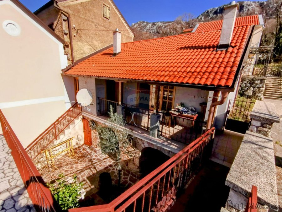 Tribalj, dvojna kuća s terasom, garažom i okućnicom - 3