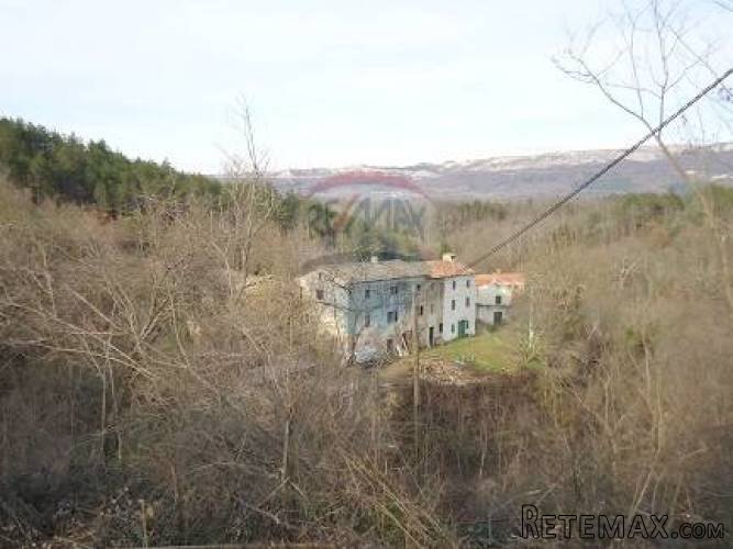 Buzet okolica, prekrasna starina za renoviranje sa 13000...