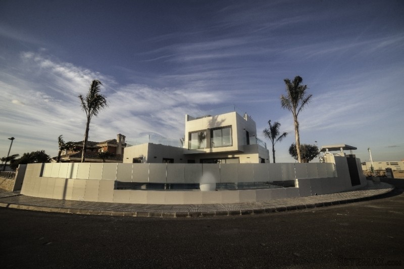 3 Bedrooms - Villa - Alicante - For Sale