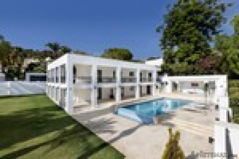 5 Bedrooms - Villa - Malaga - For Sale