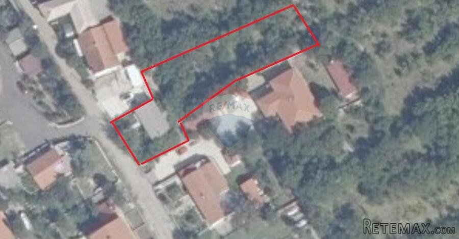 Šmrika - Građevinsko zemljište s kućom, 1336m2