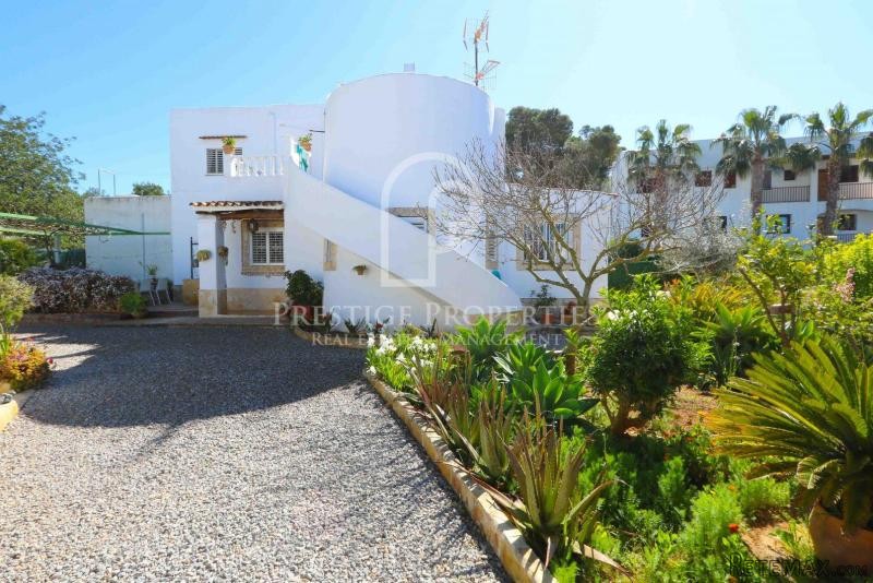 Lovely town house in walking distance..