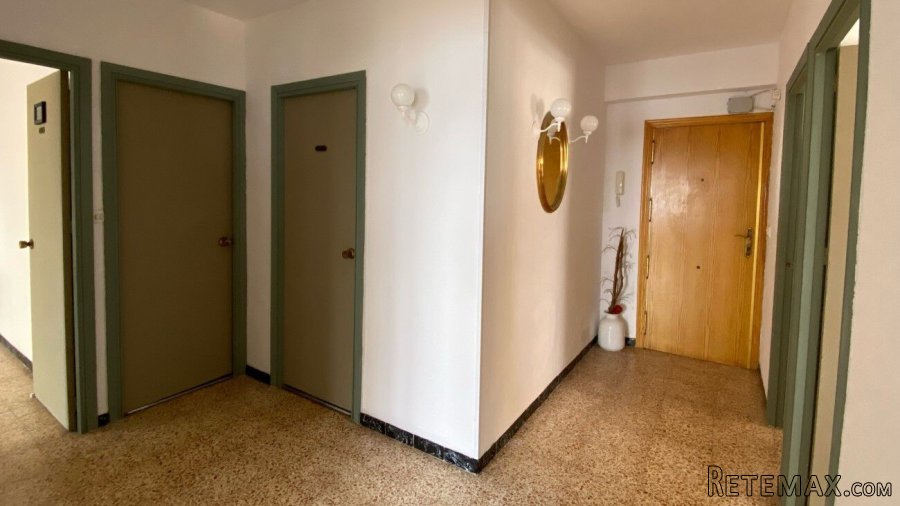 Este apartamento en primera línea de playa está situado en.. - 2