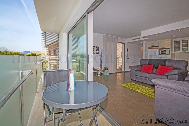 Excellent spacious top floor apartment with large private.. - 3