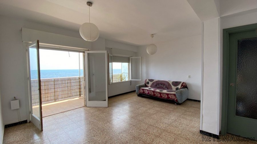 Este apartamento en primera línea de playa está situado en.. - 4