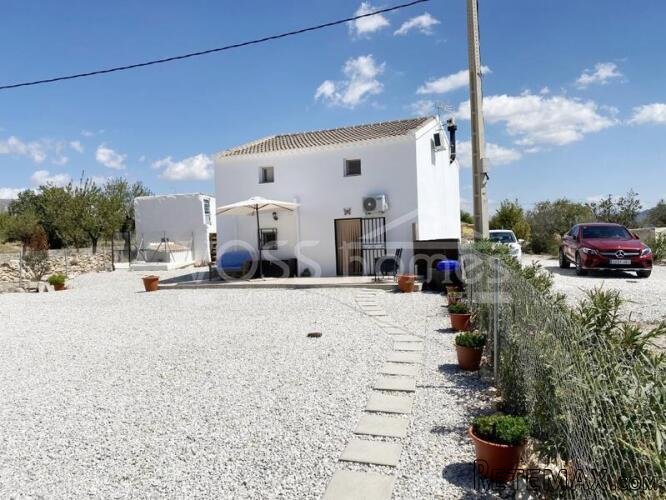 NEW TO VOSS HOMES - An immaculately presented, recently.. - 6