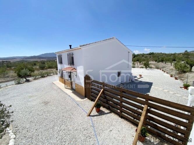 NEW TO VOSS HOMES - An immaculately presented, recently.. - 9