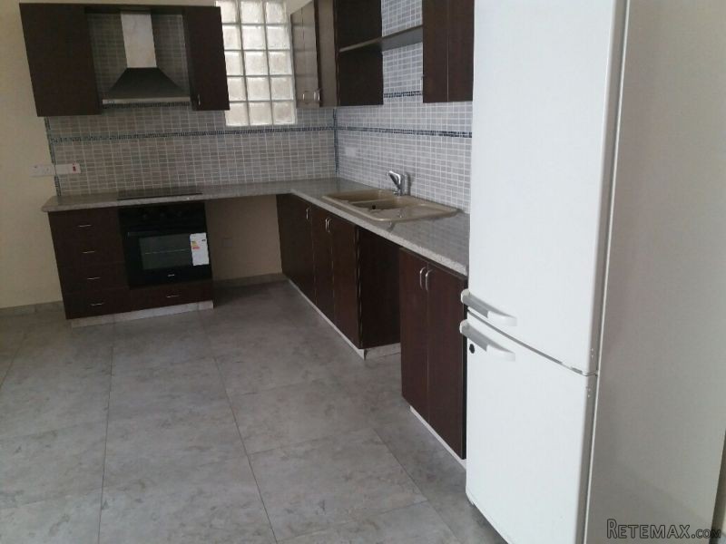 An almost new 2 bed apartment