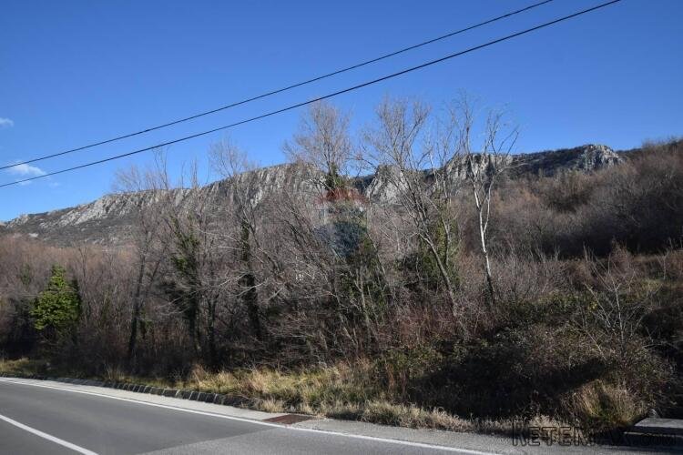 BRIBIR-Poljopr.zemljište 464m2-između dvije ceste