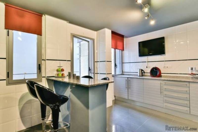 3 Bedroom 2 Bathroom Apartment In.. - 2