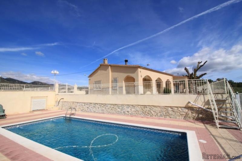 A private 4bed 2bath villa with pool..