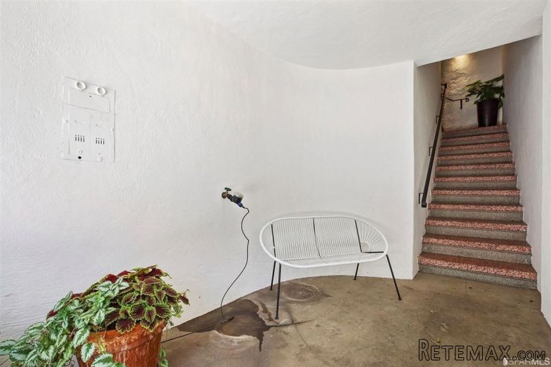 Tastefully renovated Marina style home - 2