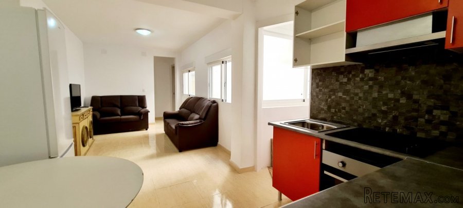 Flat with 3 bedrooms, 1 bathroom and 1 toilet in the..