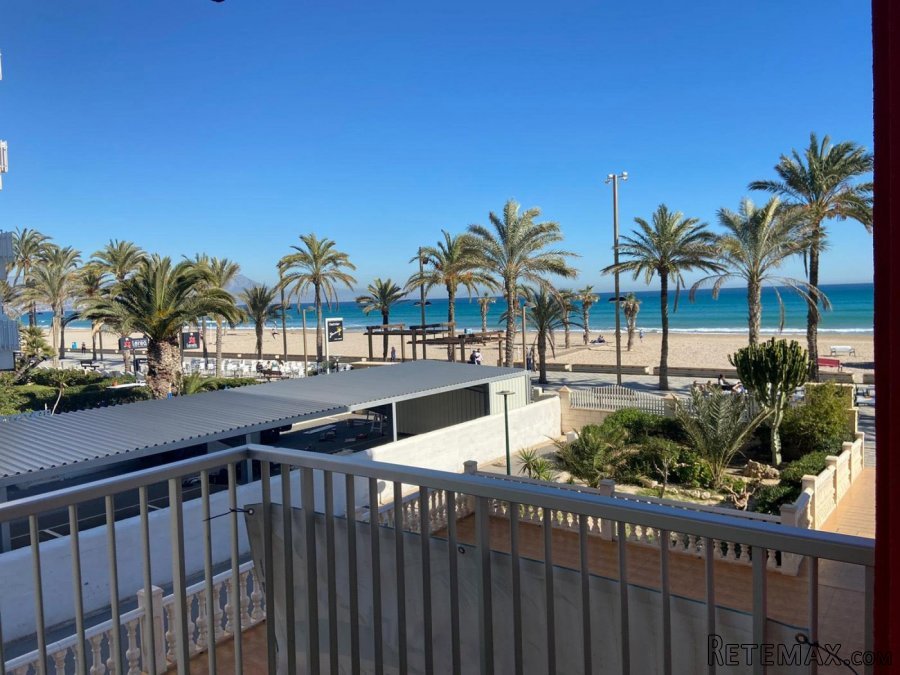 Increíble apartamento totalmente reformado con una terraza..