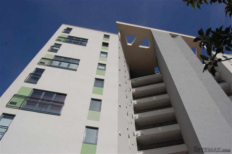 3 bed apartment in Filomena House