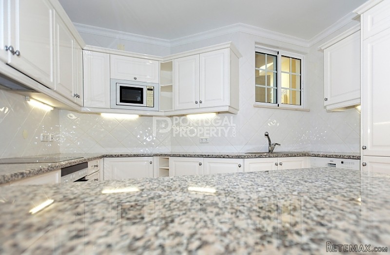 Spacious 3 Bedroom Apartment on a.. - 2