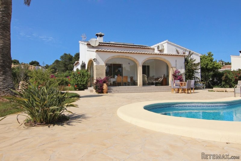 Beautifully renovated 3 bedroom villa..