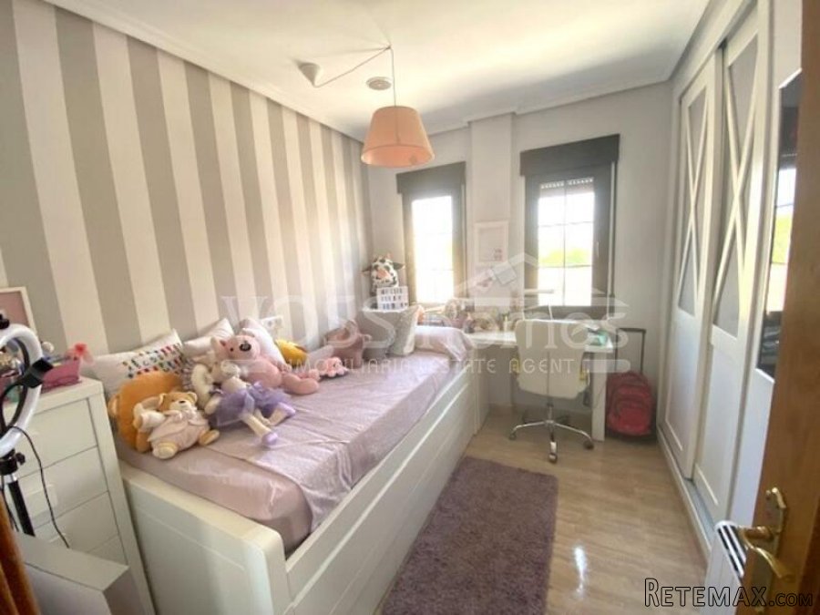 First floor with lift, 3 bed, 2 bath apartment great.. - 11
