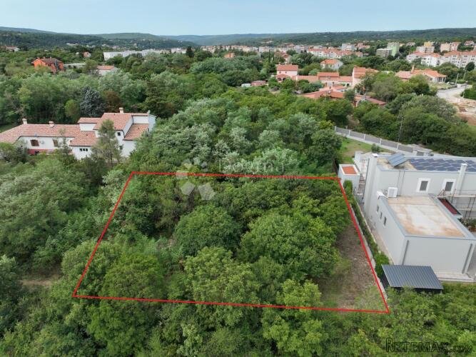 Građevinsko zemljište i projekt za kuću s bazenom - 2