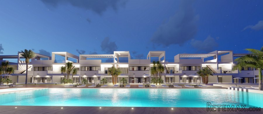 Los bungalows están situados en la exclusiva urbanización d.. - 2