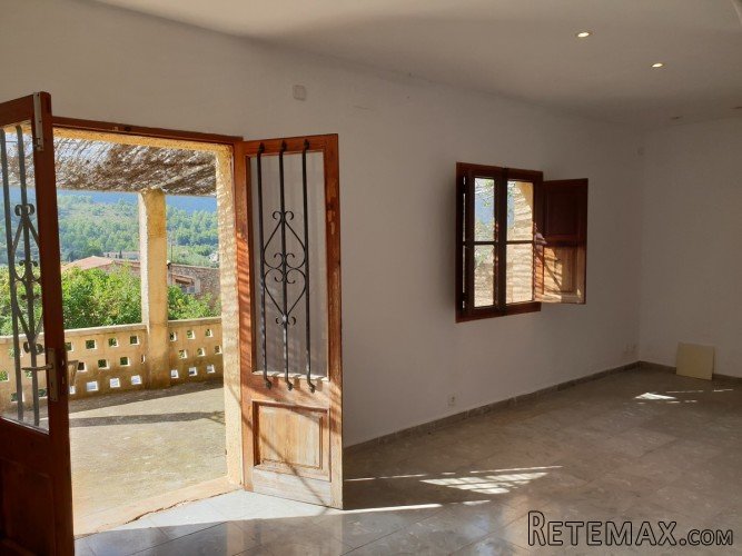 Lovely finca in need of renovation for sale very near to.. - 2
