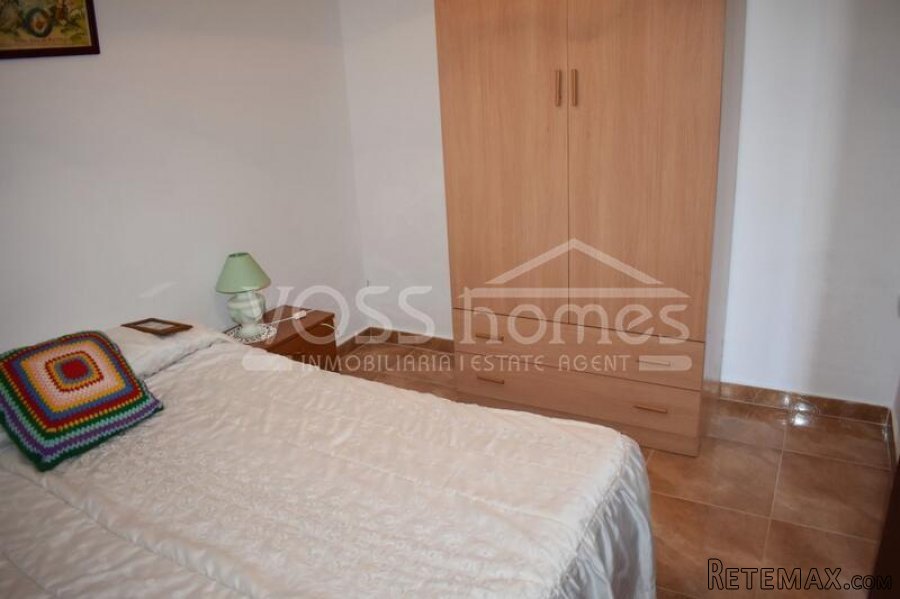 This is a good sized, two storey, 4 / 5 bed, 1 bath edge of.. - 12
