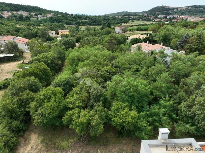 Građevinsko zemljište i projekt za kuću s bazenom - 3