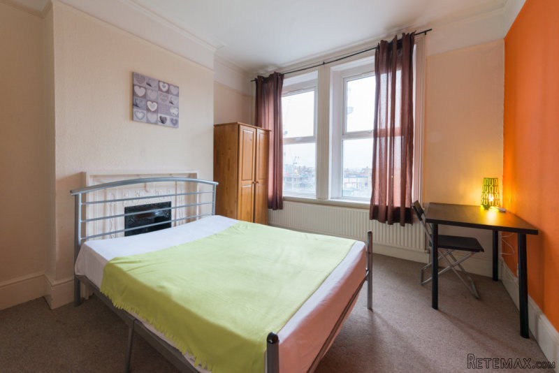 Single with double bed near Acton Town..