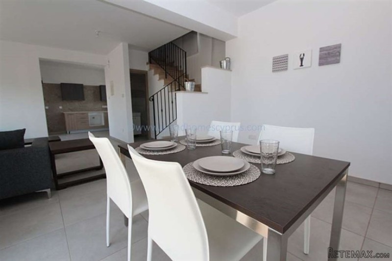 House Detached - For Sale - 3 Bedrooms - 2