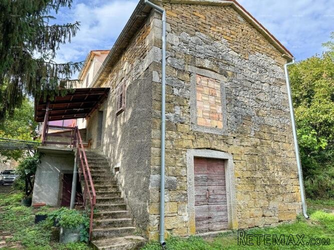 Prodaja- kamena istarska kuća s građevinskim zemljištem, u m..