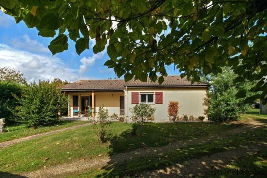 Champniers, Civray (86) - Detached immaculate 3 bed/2 bath..