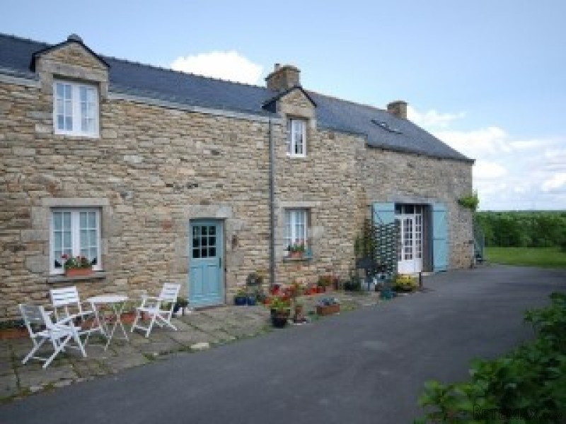 Beautifully renovated farmhouse with.. - 2