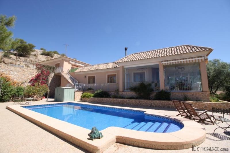 Business Property 2 Villas 2 Entrances..