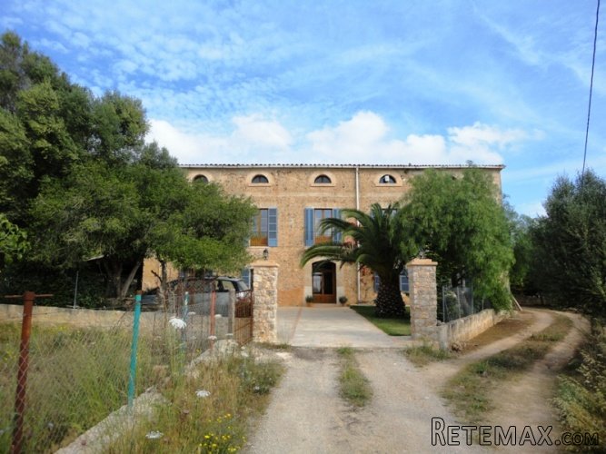 Huge stone built Mallorquin manor house from 1880 located.. - 3