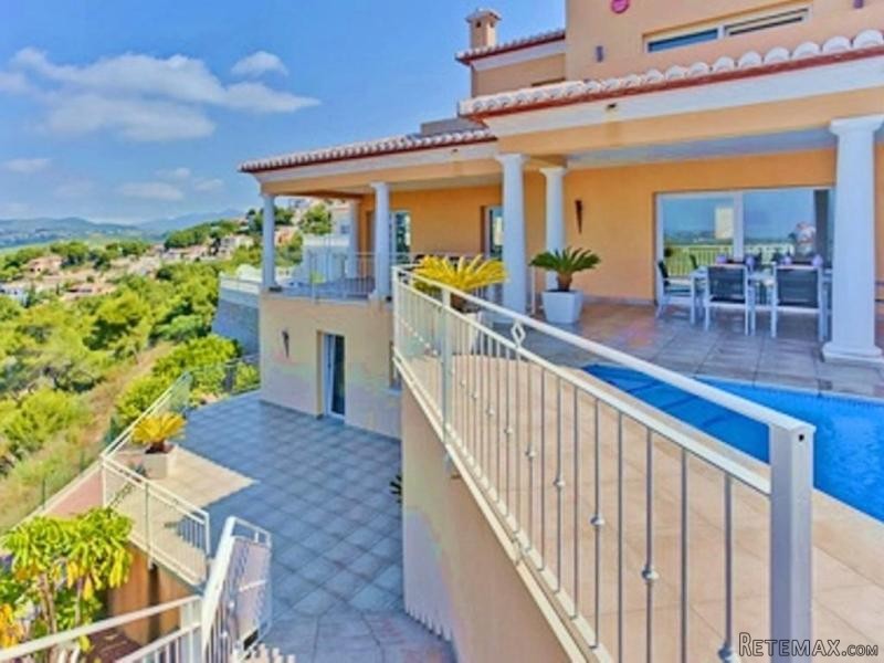 4 Bedrooms - Villa - Alicante - For Sale