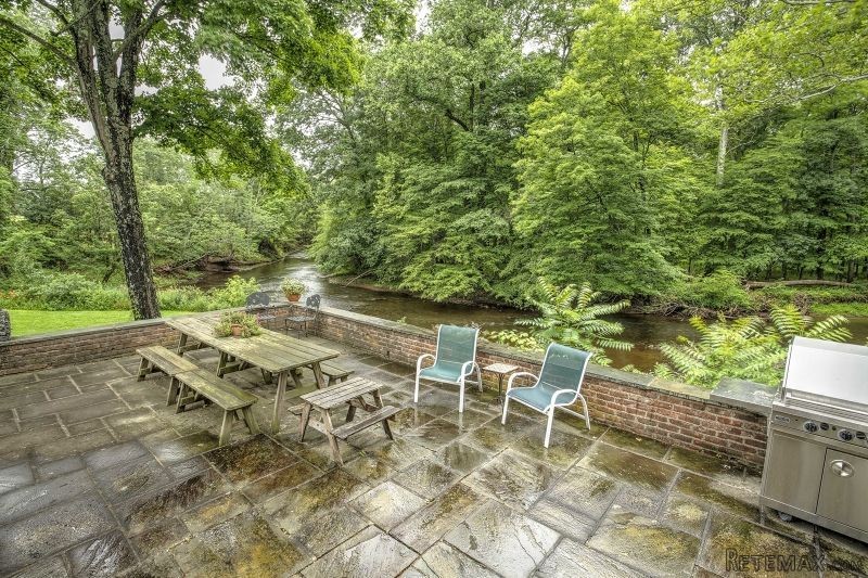 5 bedroom Detached House For Sale: 1265.. - 2