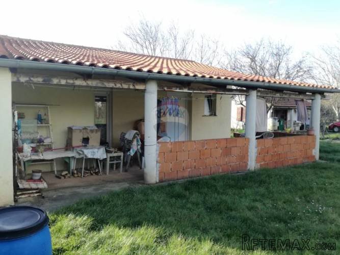 Istra,okolica Pule - legalizirana kuća na okućnici 2000 m2 - 2