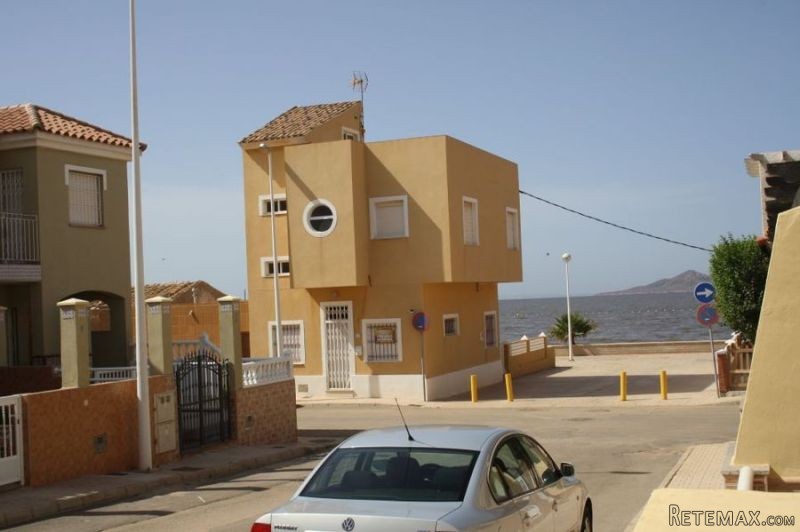 Townhouse for sale in Los Nietos