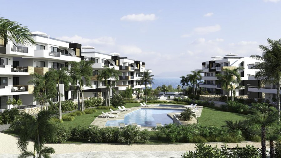 Apartamentos con vistas al mar en un residencial de..